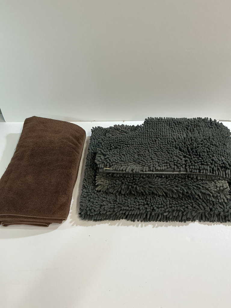 Assorted towels, bath mats and a blanket. - image 4 of 4