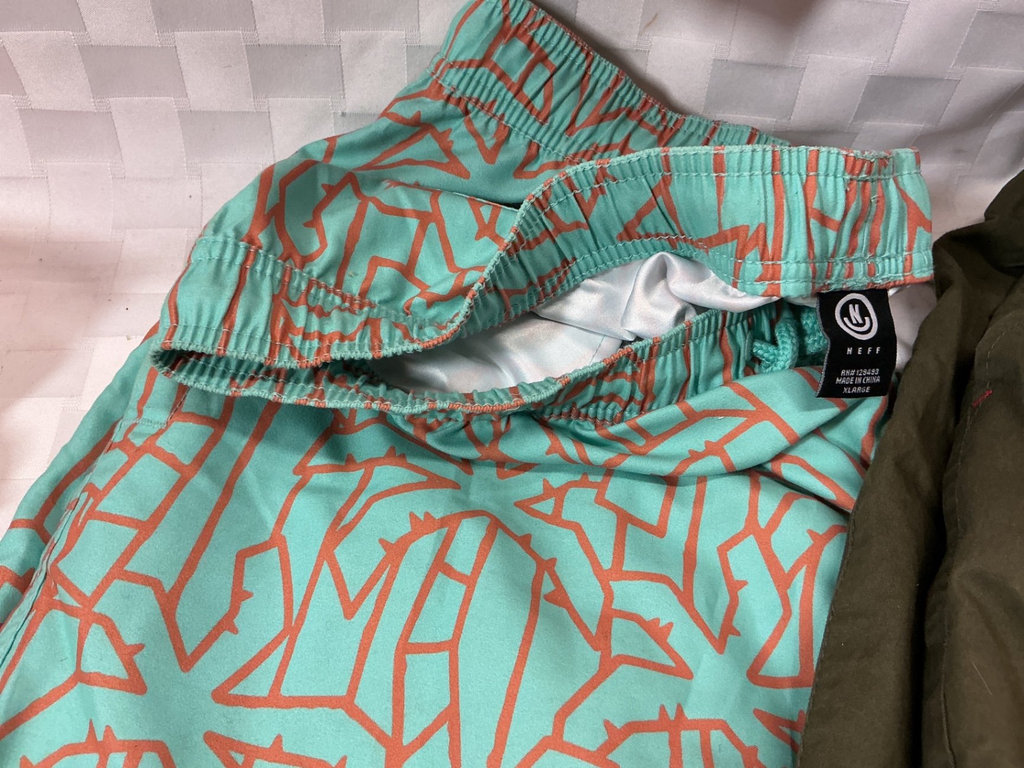 Men’s Beachware - image 6 of 6