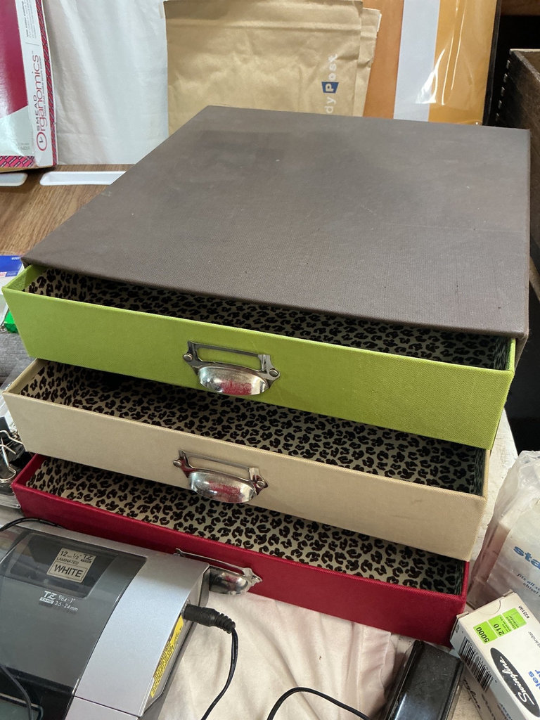 Office supplies, storage and shredder - image 5 of 7
