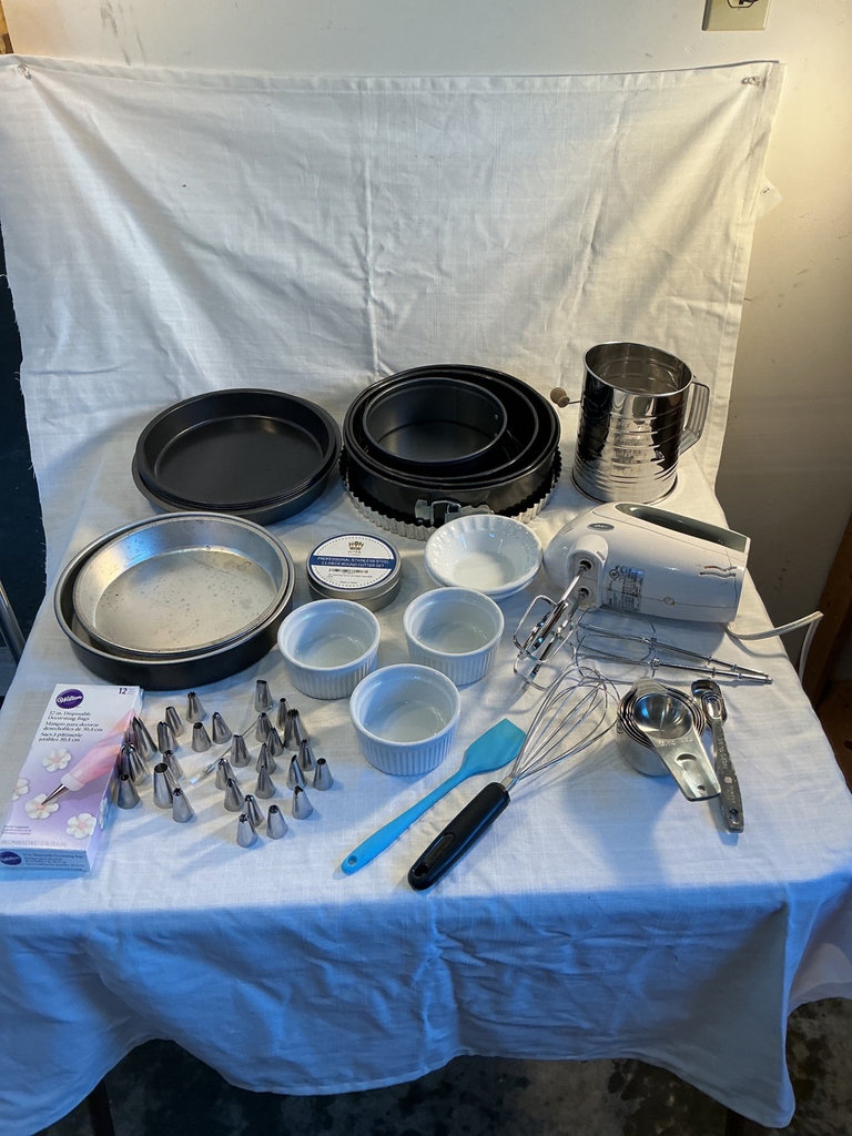 Assorted Bakeware and Baking Tools - image 1 of 6