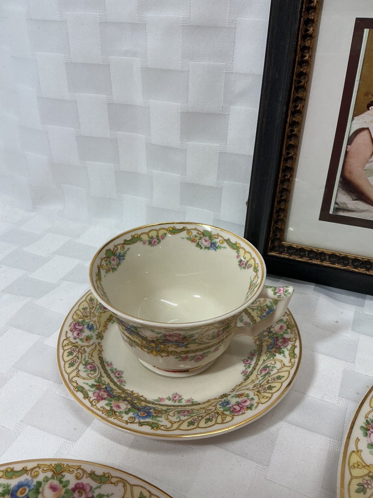 Floral porcelain dinnerware and art - image 4 of 4