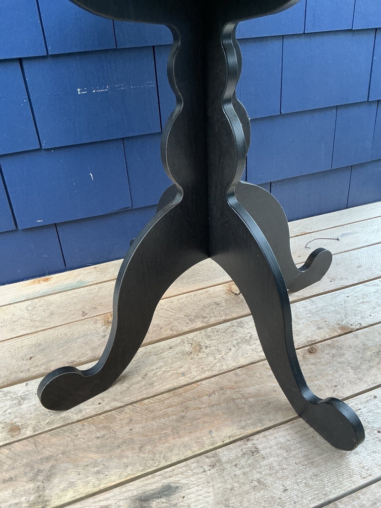 Round black pedestal table and brass floor lamp - image 3 of 5