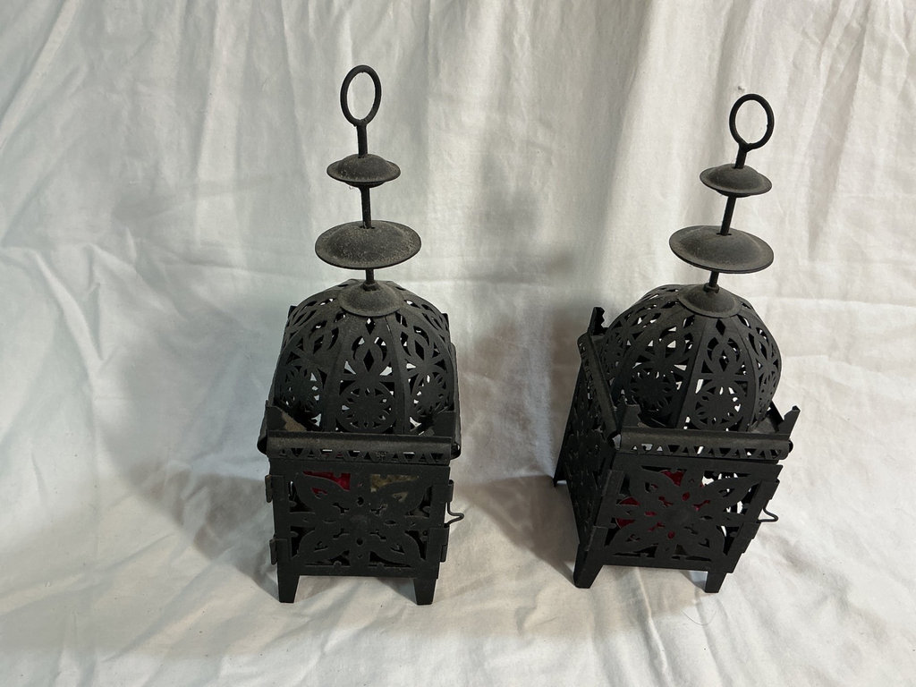 Pair of vintage brass carriage lamps and ornate black metal lanterns - image 2 of 5