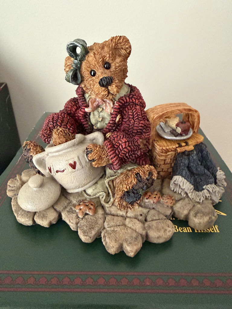 Vintage Boyd Bear Figurines - Lot Of 7 - image 4 of 14