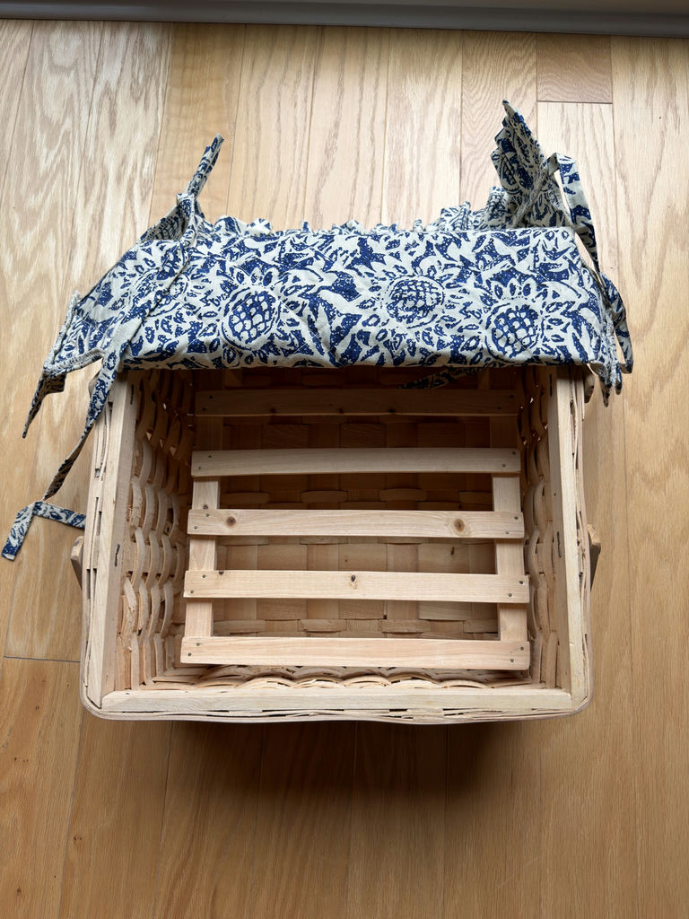 Pie Basket - new in box - image 2 of 4