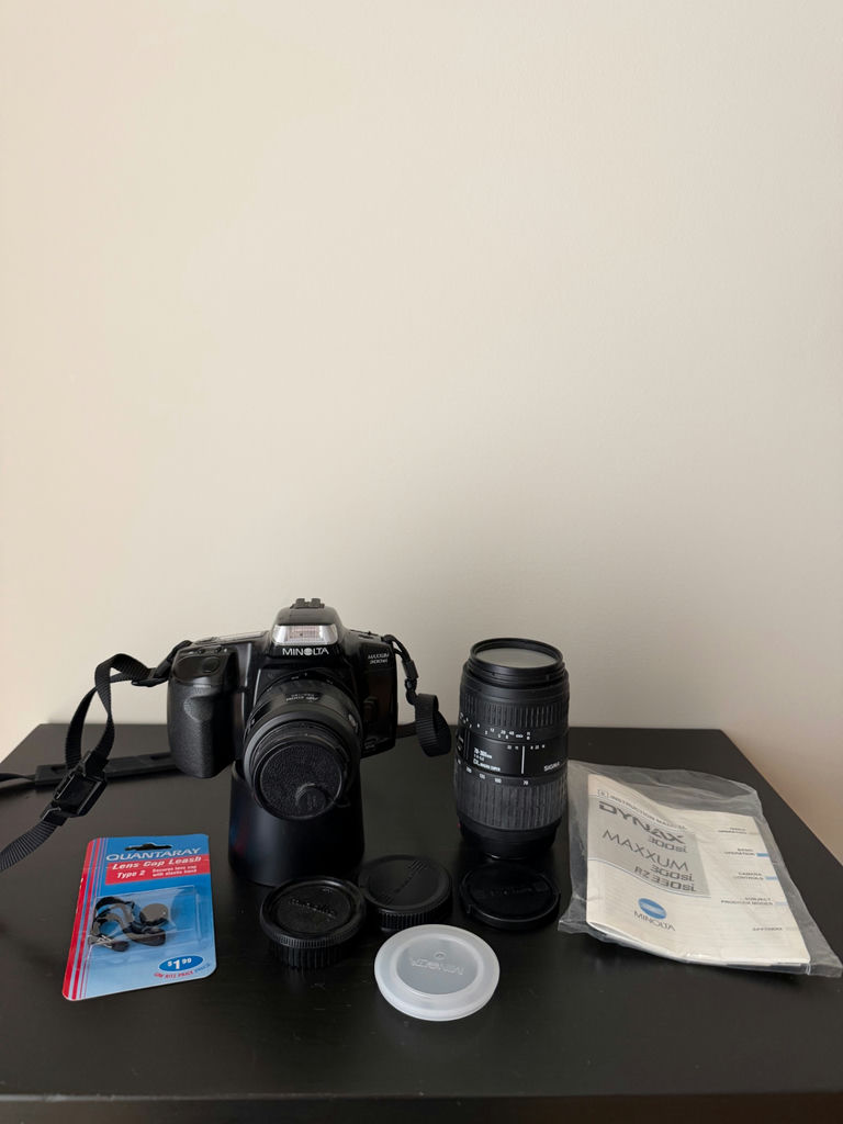 Vintage Minolta 35 mm Camera with Sigma Tiffen Telescoping Lens - image 1 of 18