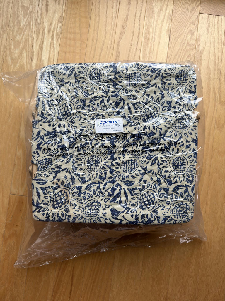 Pie Basket - new in box - image 1 of 4