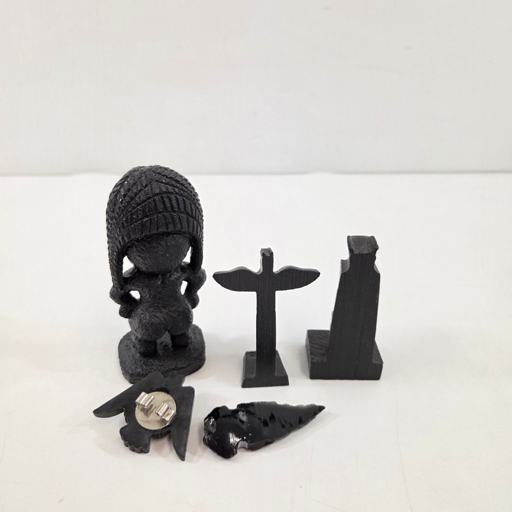 Small Carvings and Arrow Head - image 2 of 3
