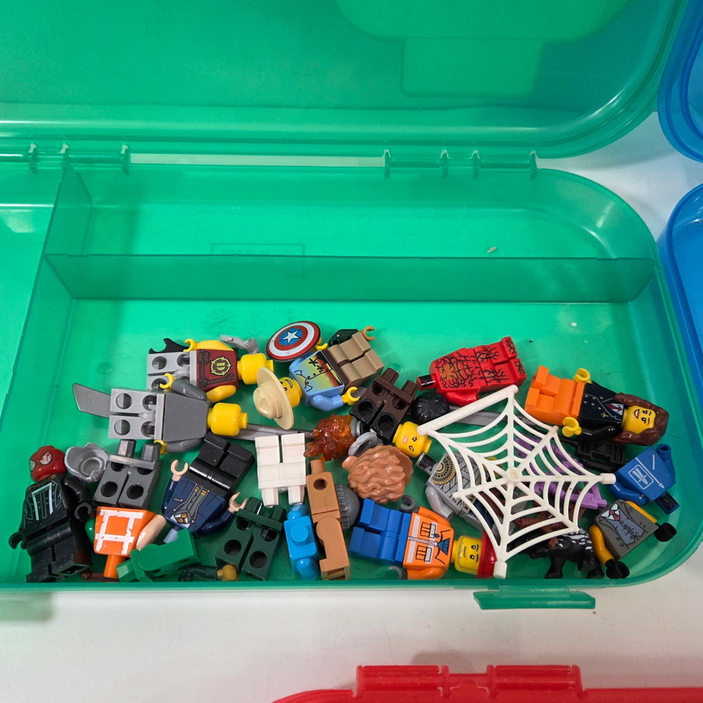 LEGO Minifigs and Cases - image 2 of 4