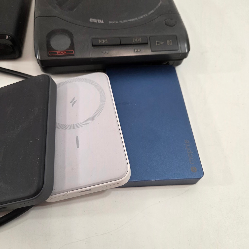 Power Banks and Electronics - image 3 of 6