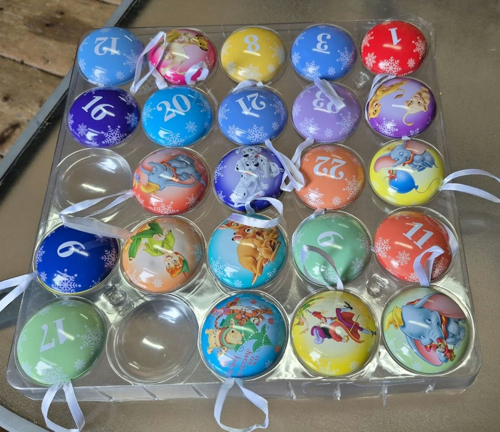 Assorted Holiday Decor Items - image 6 of 6