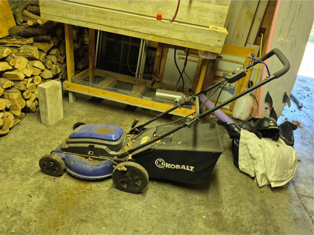 Kobalt KM210 Lawn Mower With Grass Collection Bag - image 2 of 3