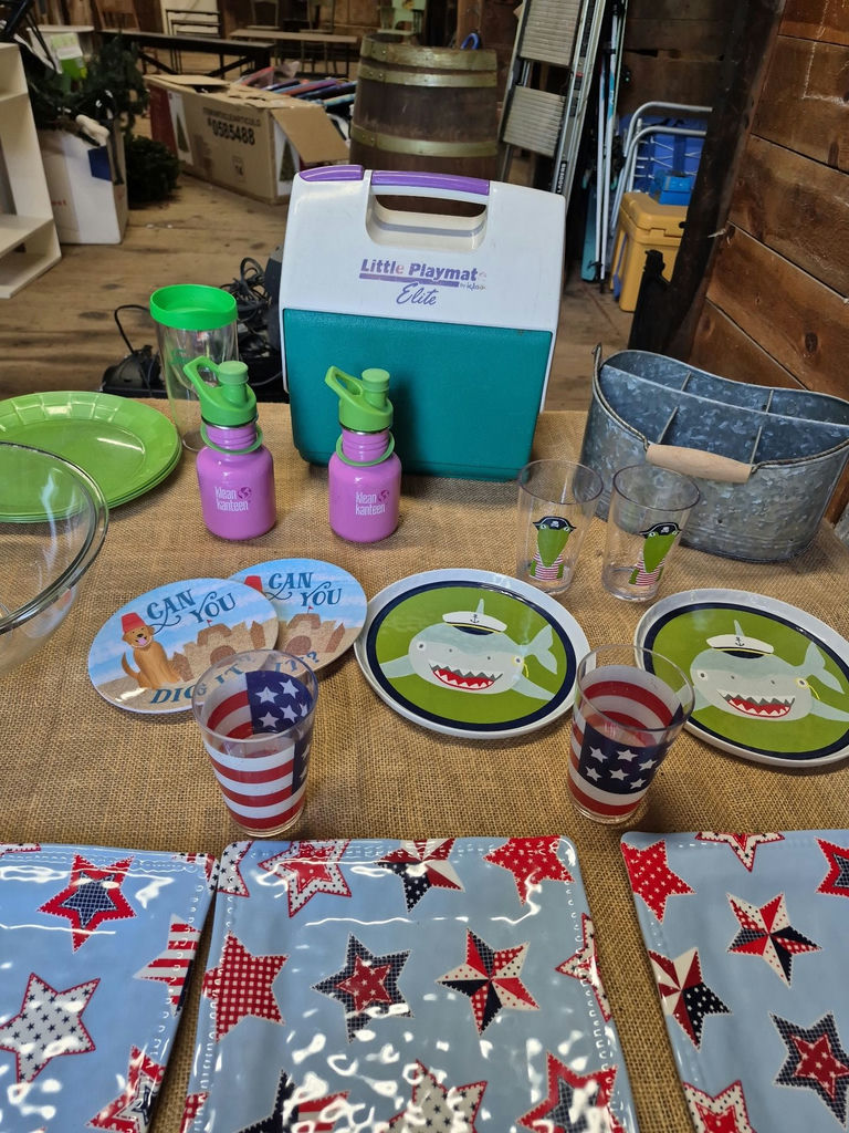 Igloo Little Playmate Elite Cooler and Assorted Children's Tableware - image 2 of 6
