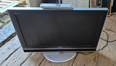Sony Bravia KDL-V32XBR1 LCD Television with Remote - Image 1 of 3