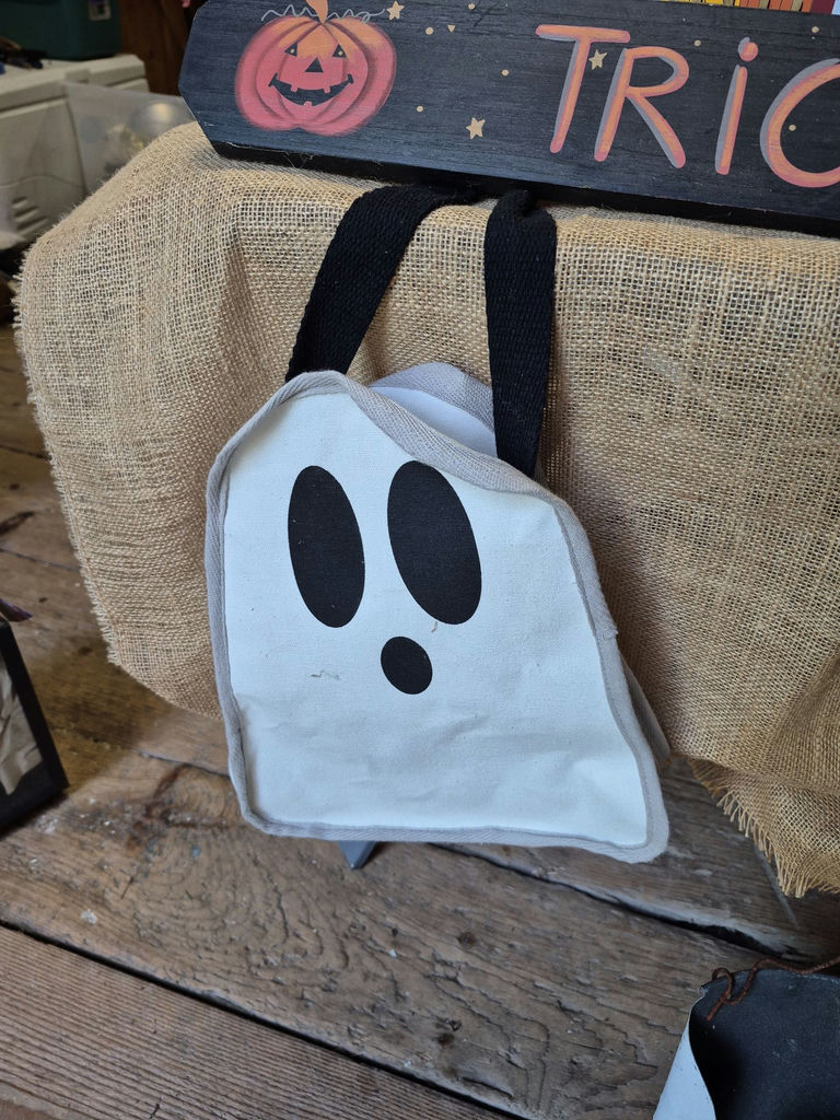 Assorted Halloween Decorative Items - image 3 of 15