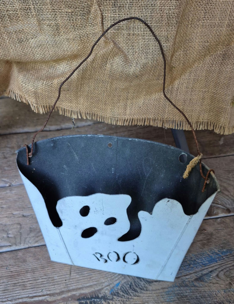 Assorted Halloween Decorative Items - image 2 of 15