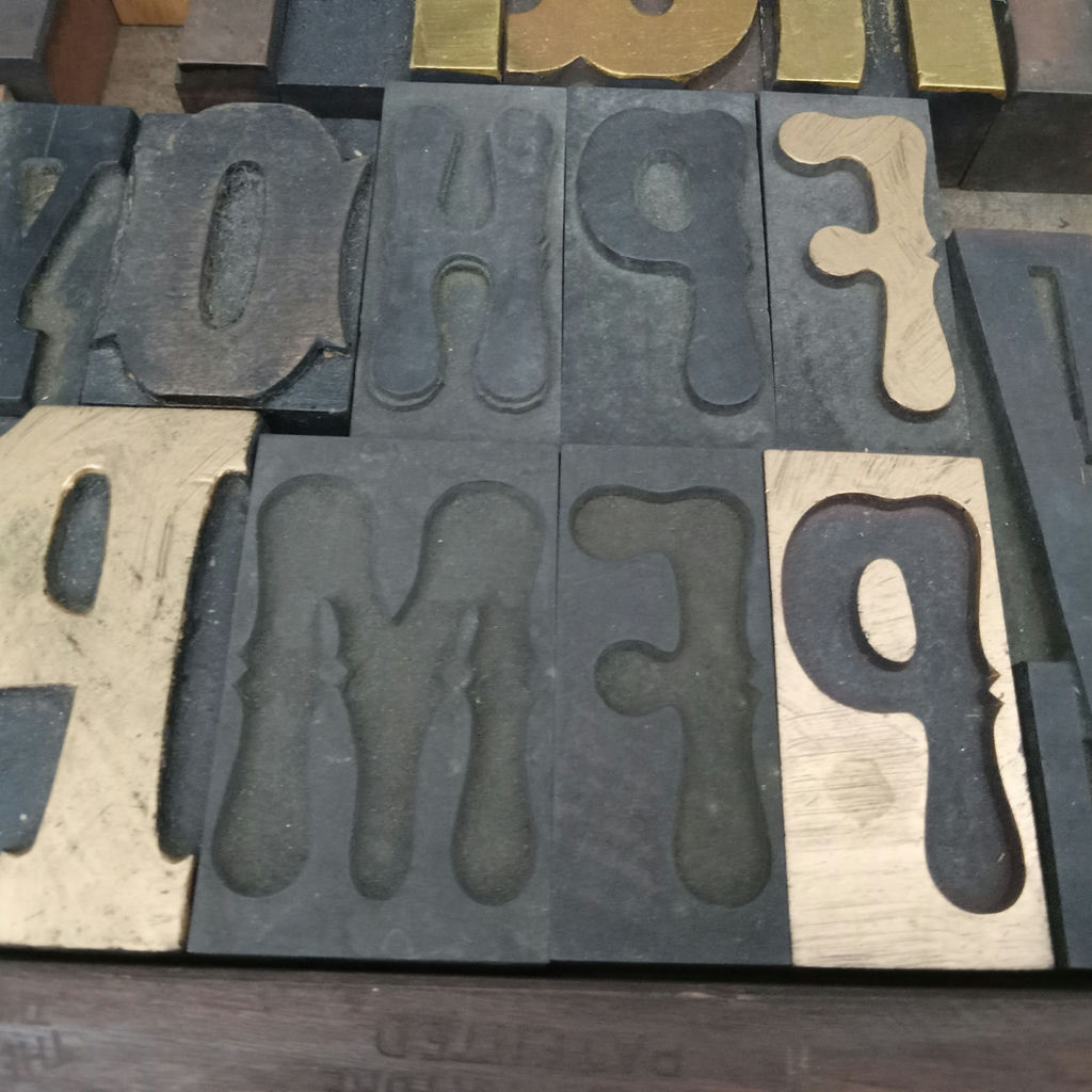 Antique Hamilton Printer's Letterpress Tray & Type - image 2 of 9