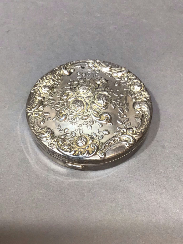 Antique Gorham & Webster Sterling Vanity (84.3+dwt) - image 2 of 12
