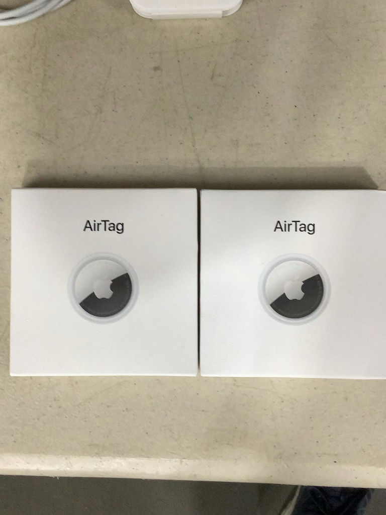 Apple AirTags & Apple Charging Accessories - image 1 of 10