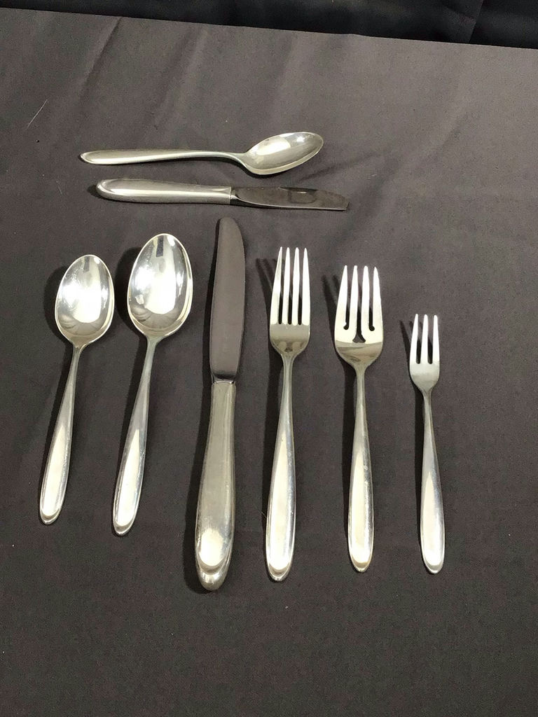 Lunt Sterling Flatware / Service for 12 (2039+dwt) - image 5 of 14