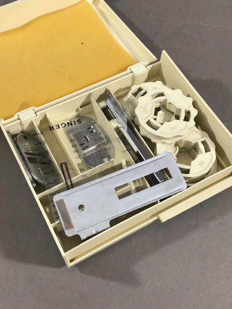 Singer Futura II Sewing Machine - image 11 of 11