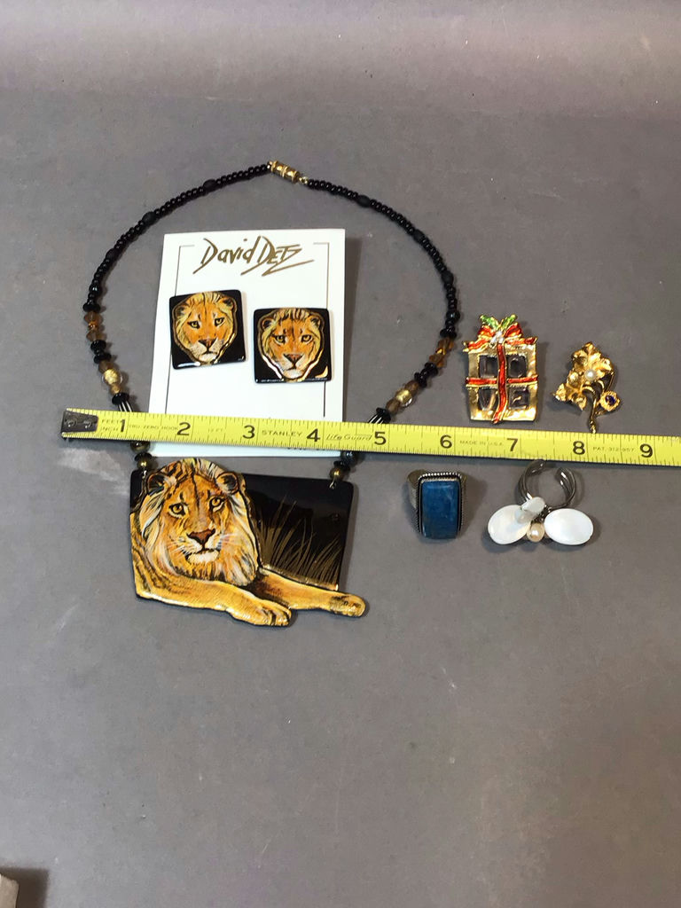 David Detz, Trifari & More Costume Jewelry - image 23 of 23