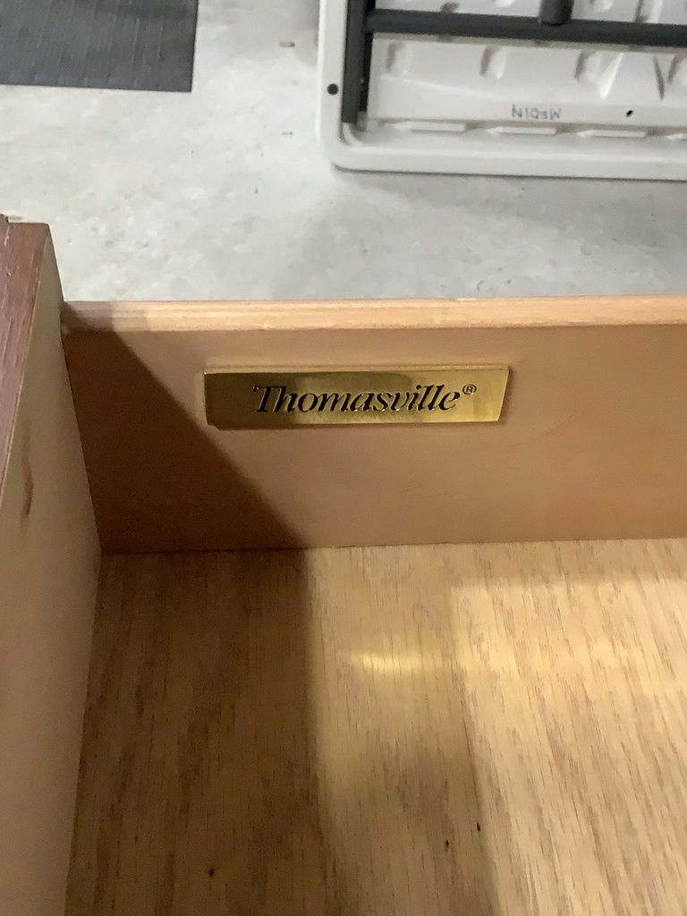 Thomasville Night Stands - image 4 of 9