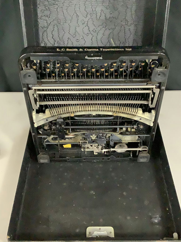 Corona Standard Typewriter by LC Smith & Corona - image 10 of 15