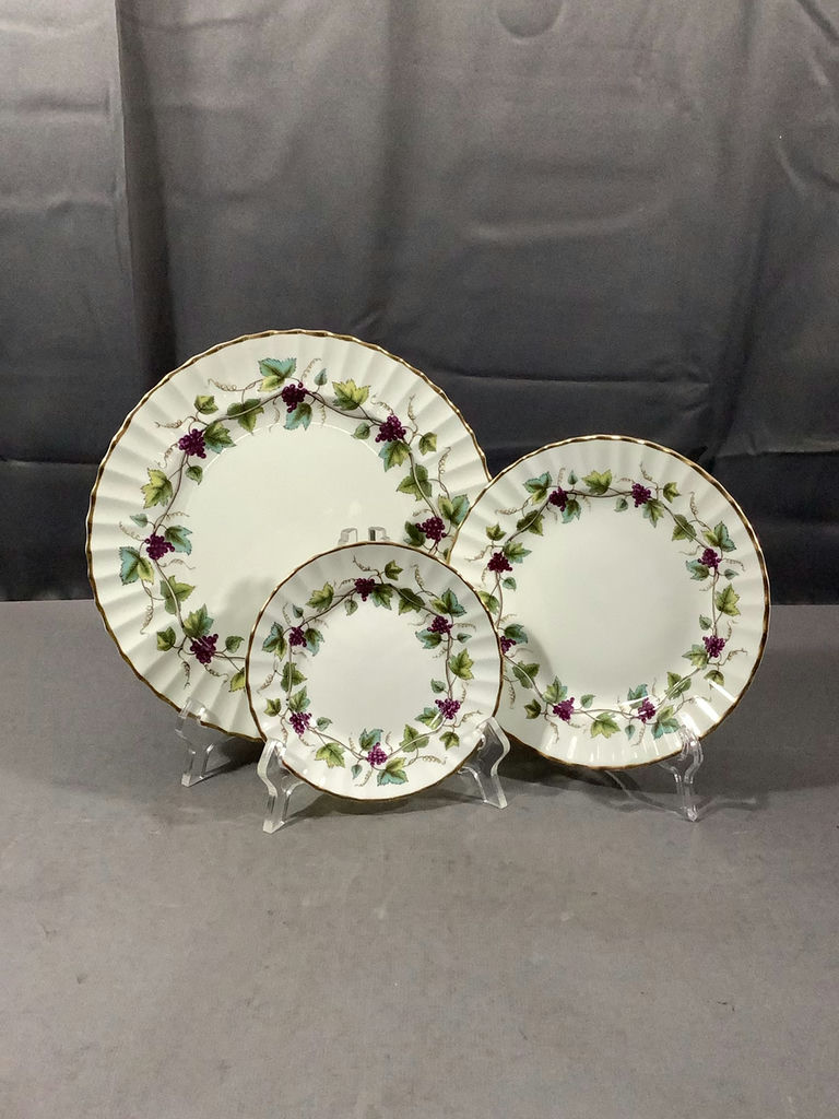 Royal Worcester Bacchanal Dinnerware / Set 12+ - image 7 of 16