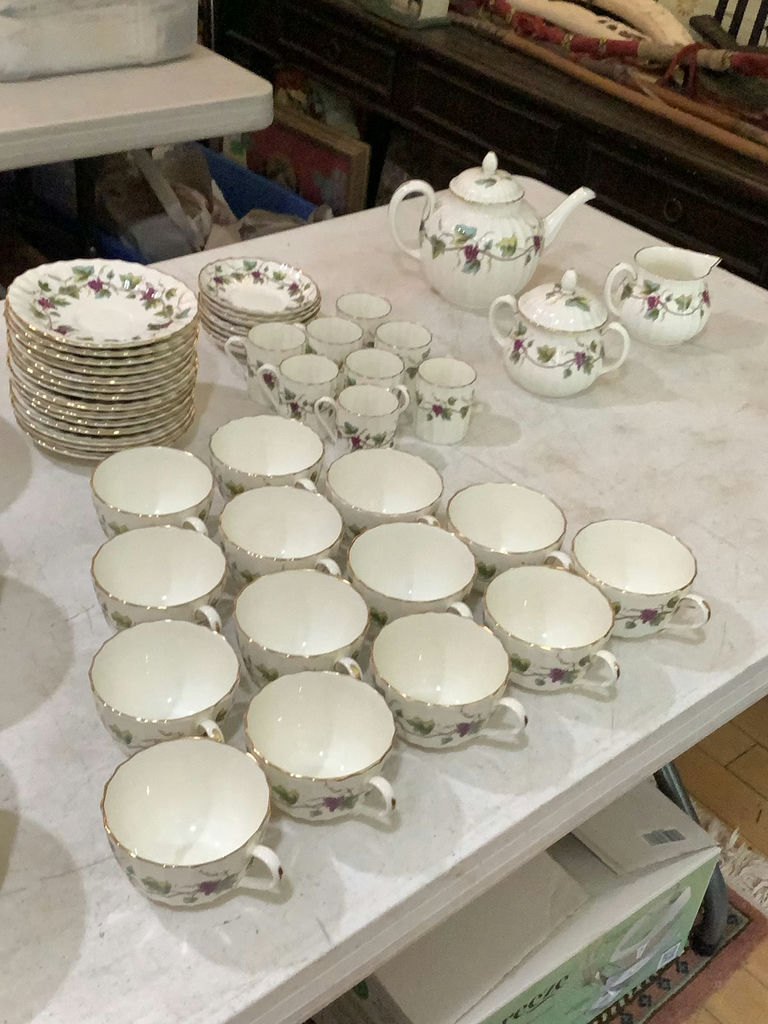 Royal Worcester Bacchanal Dinnerware / Set 12+ - image 15 of 16