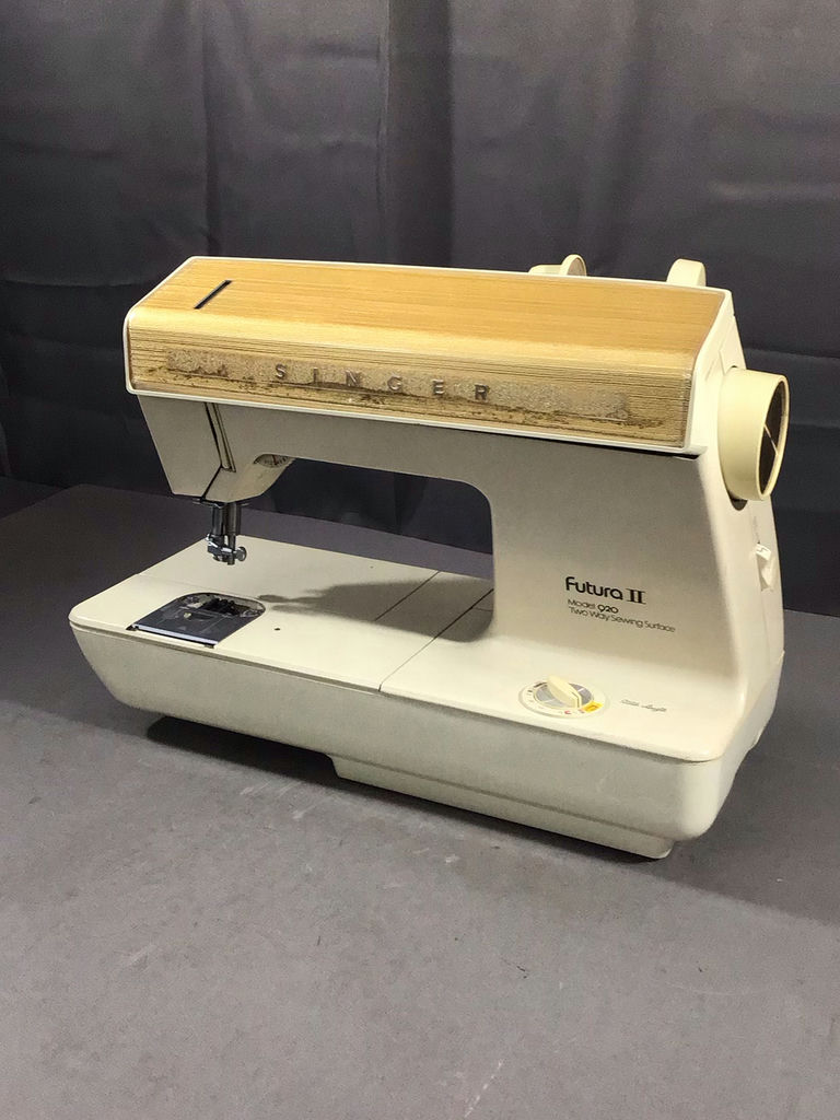 Singer Futura II Sewing Machine - image 2 of 11
