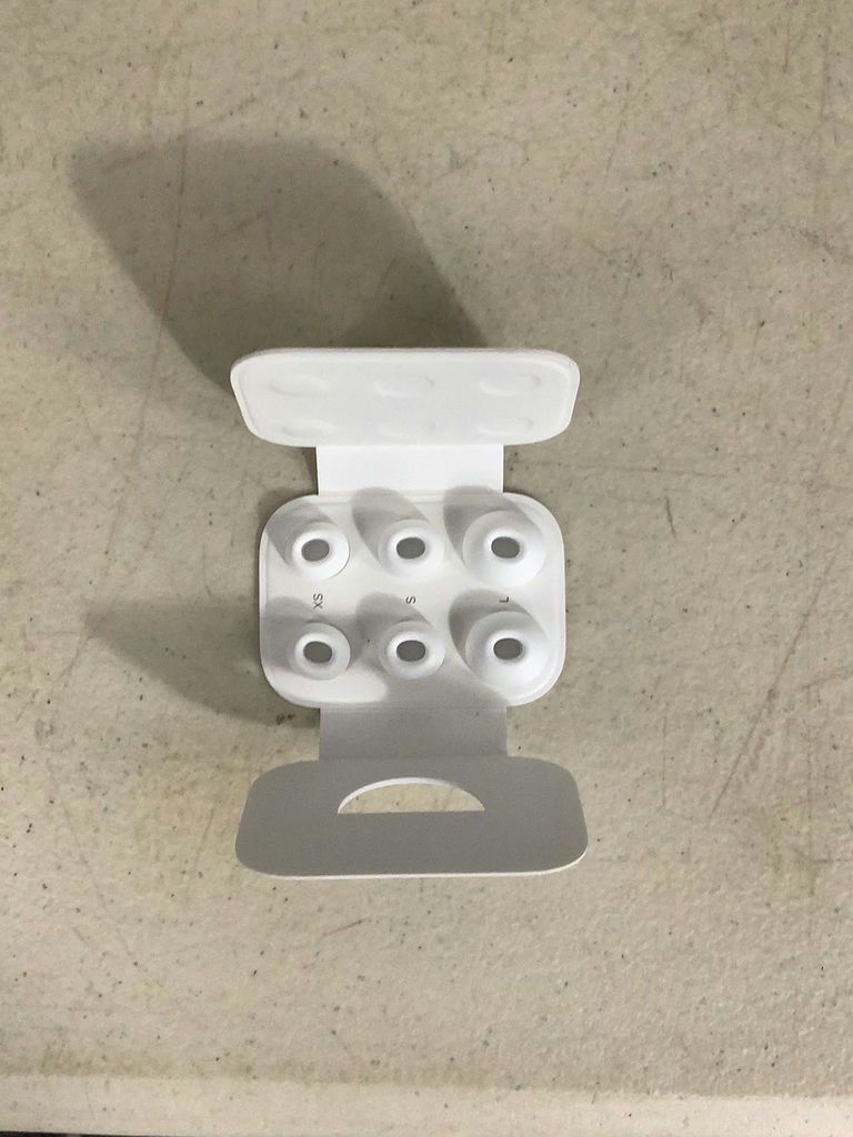Apple AirTags & Apple Charging Accessories - image 8 of 10