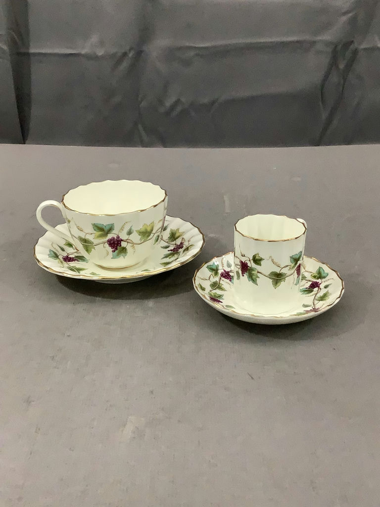 Royal Worcester Bacchanal Dinnerware / Set 12+ - image 12 of 16