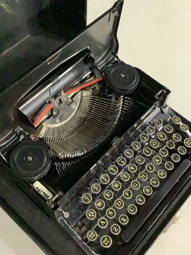 Corona Standard Typewriter by LC Smith & Corona - image 1 of 15
