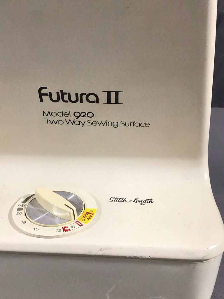 Singer Futura II Sewing Machine - image 4 of 11