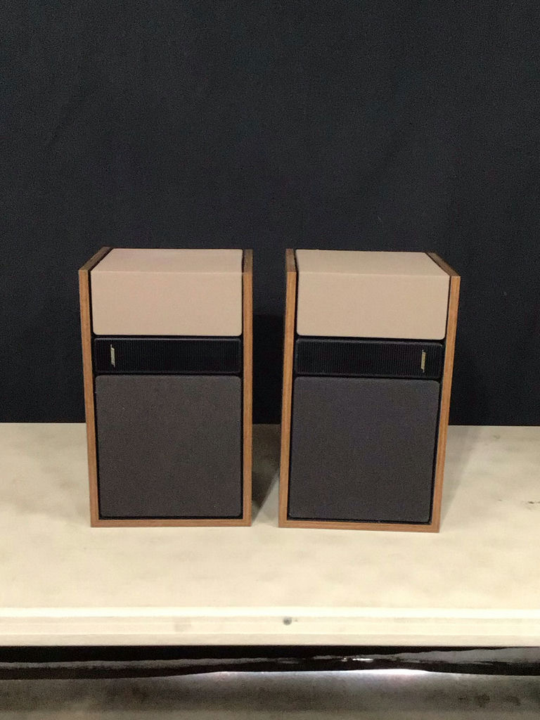Bose 301 Series II Speakers - image 2 of 6