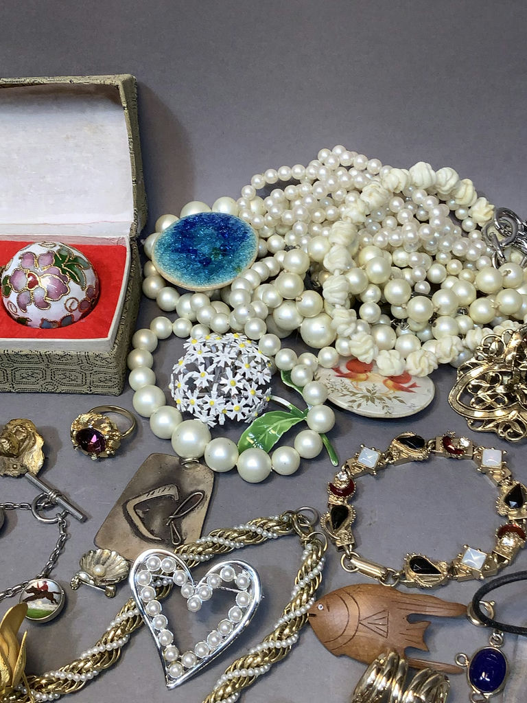Vintage Costume Jewelry - image 8 of 18