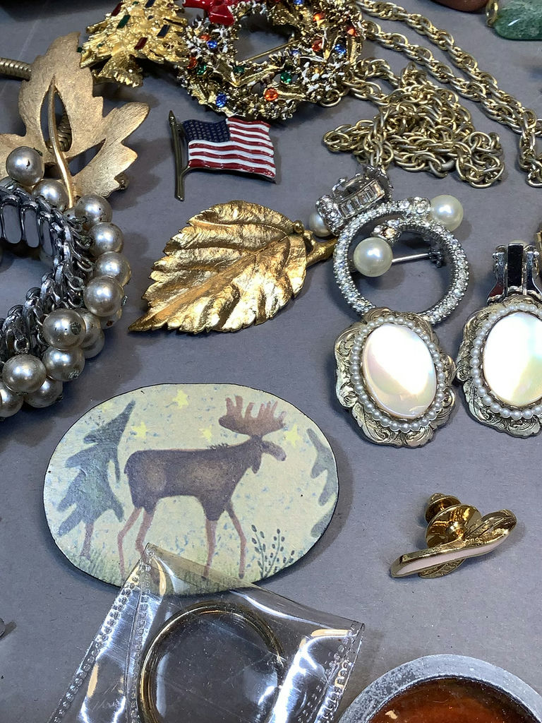 Vintage Costume Jewelry - image 2 of 18