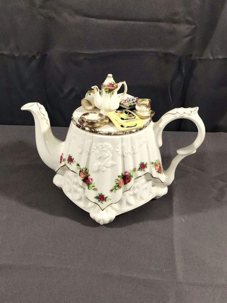 Royal Albert Old Country Roses - Dishes & Tea Pot - image 6 of 13