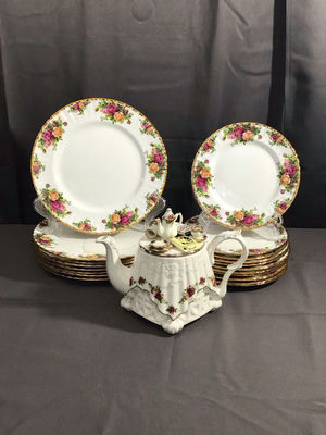 Royal Albert Old Country Roses - Dishes & Tea Pot - Image 1 of 13