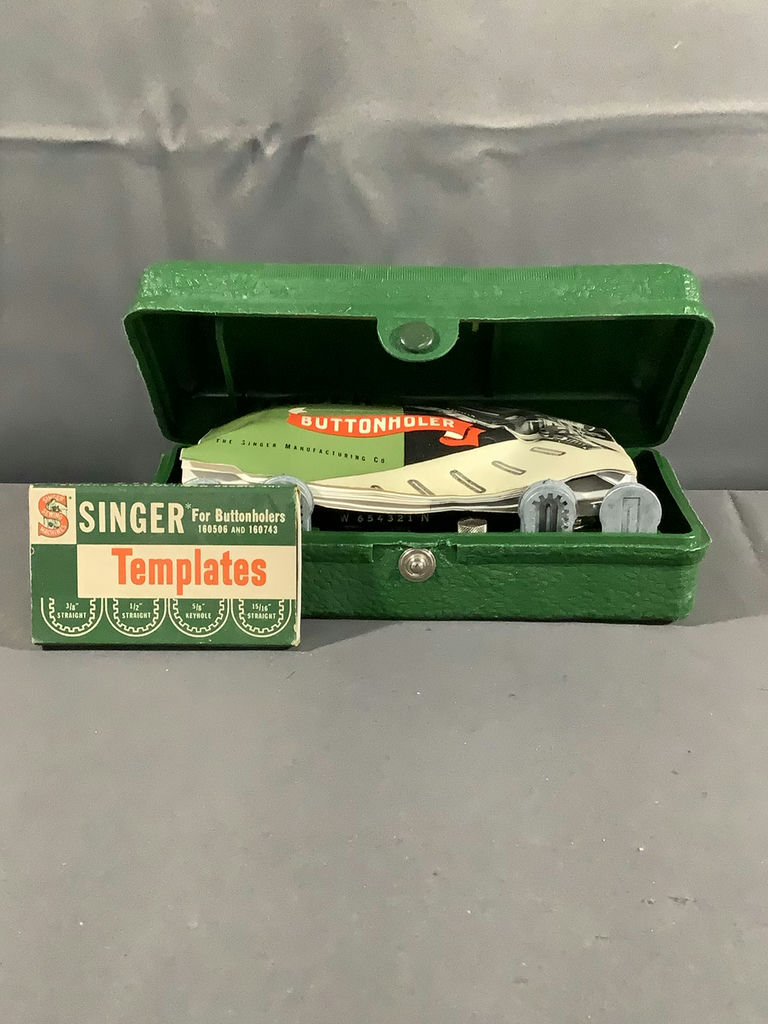 Vintage Singer & More Sewing Tools - image 7 of 13