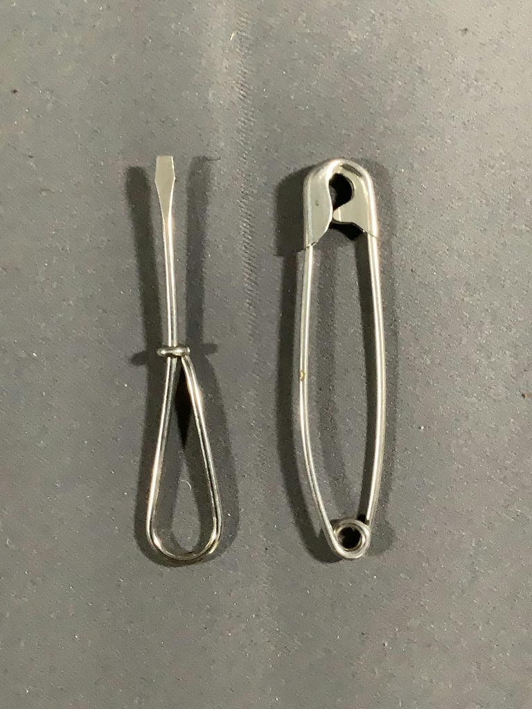 Vintage Singer & More Sewing Tools - image 12 of 13