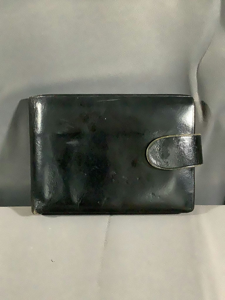 Leather Wallets And Folios - image 10 of 29