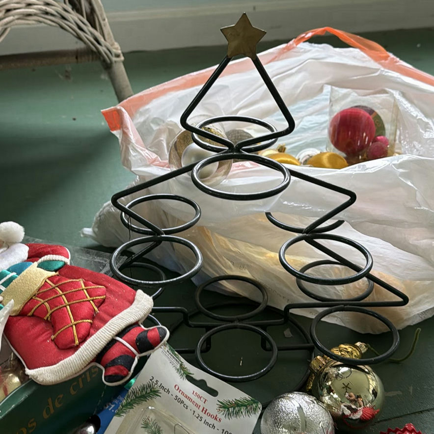 Assorted Lot of Christmas Decor 1 - image 4 of 4