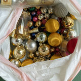 Assorted Lot of Christmas Decor 1 - thumbnail 3 of 4