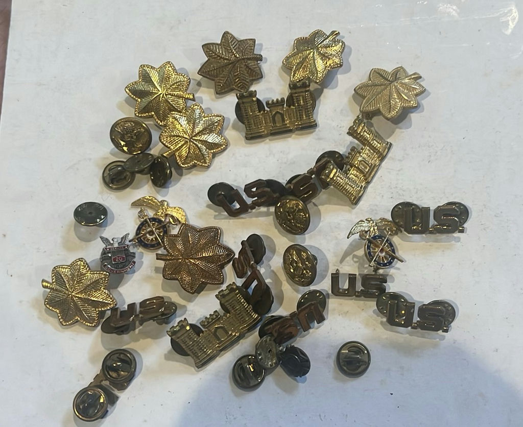 World War Ii And Later Us Army Brass Uniform Insignias - image 1 of 5