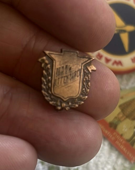 Lot Of 1939s 40s Pinbacks - image 15 of 18