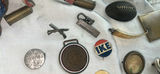 Drawer Lot Of Smalls Pinbacks Buttons Vintage - thumbnail 4 of 20