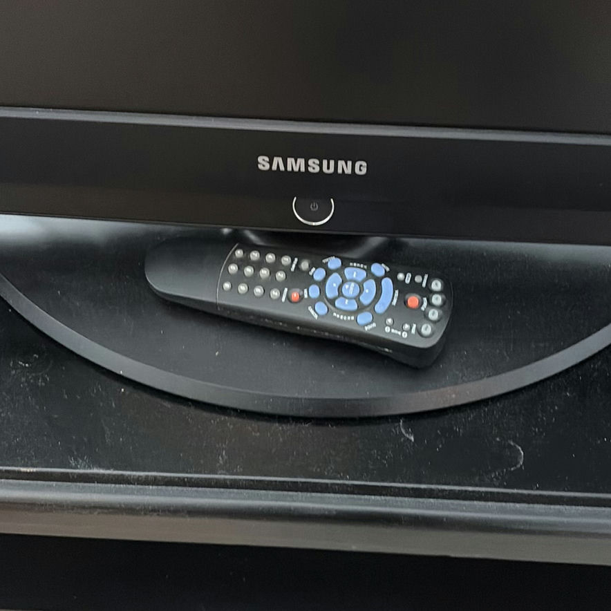 26” Samsung Television with Remote - image 2 of 6