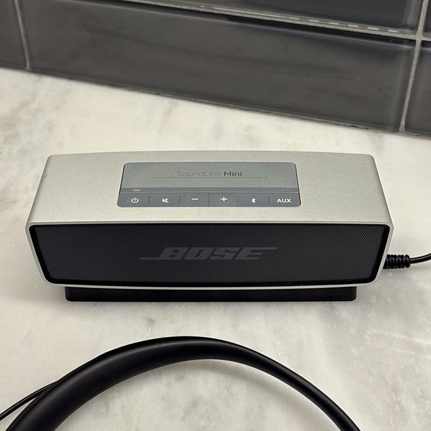 Bose SoundLink Mini Speaker and QuietControl 30 Earbuds Accessories - image 4 of 10